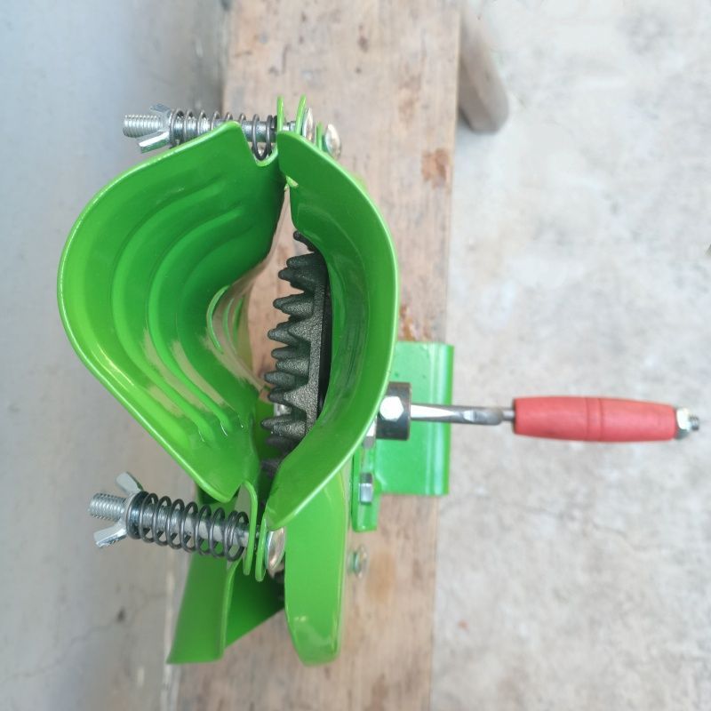 Farming Tools For Agriculture - آلة تقشير الذرة اليدوية الصغيرة، أداة